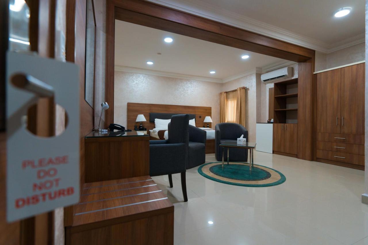 Phoenicia Suites Wupa Экстерьер фото
